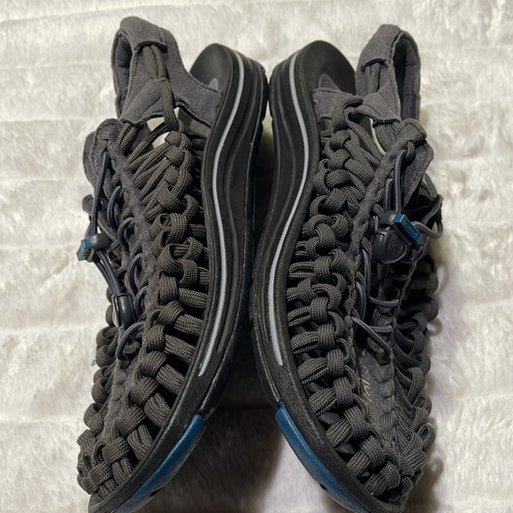 Keen - Picture 2 of 9
